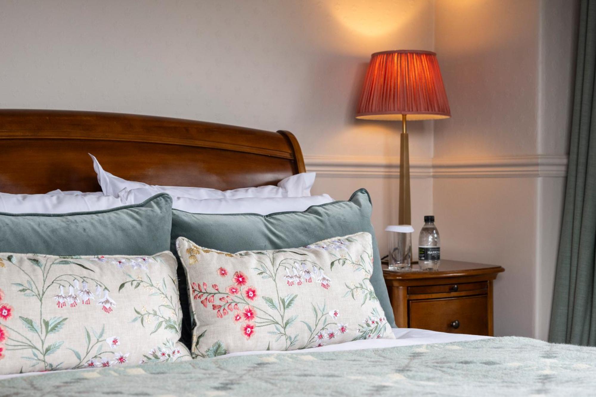 Hotel Victoria Robin Hood's Bay Exteriör bild