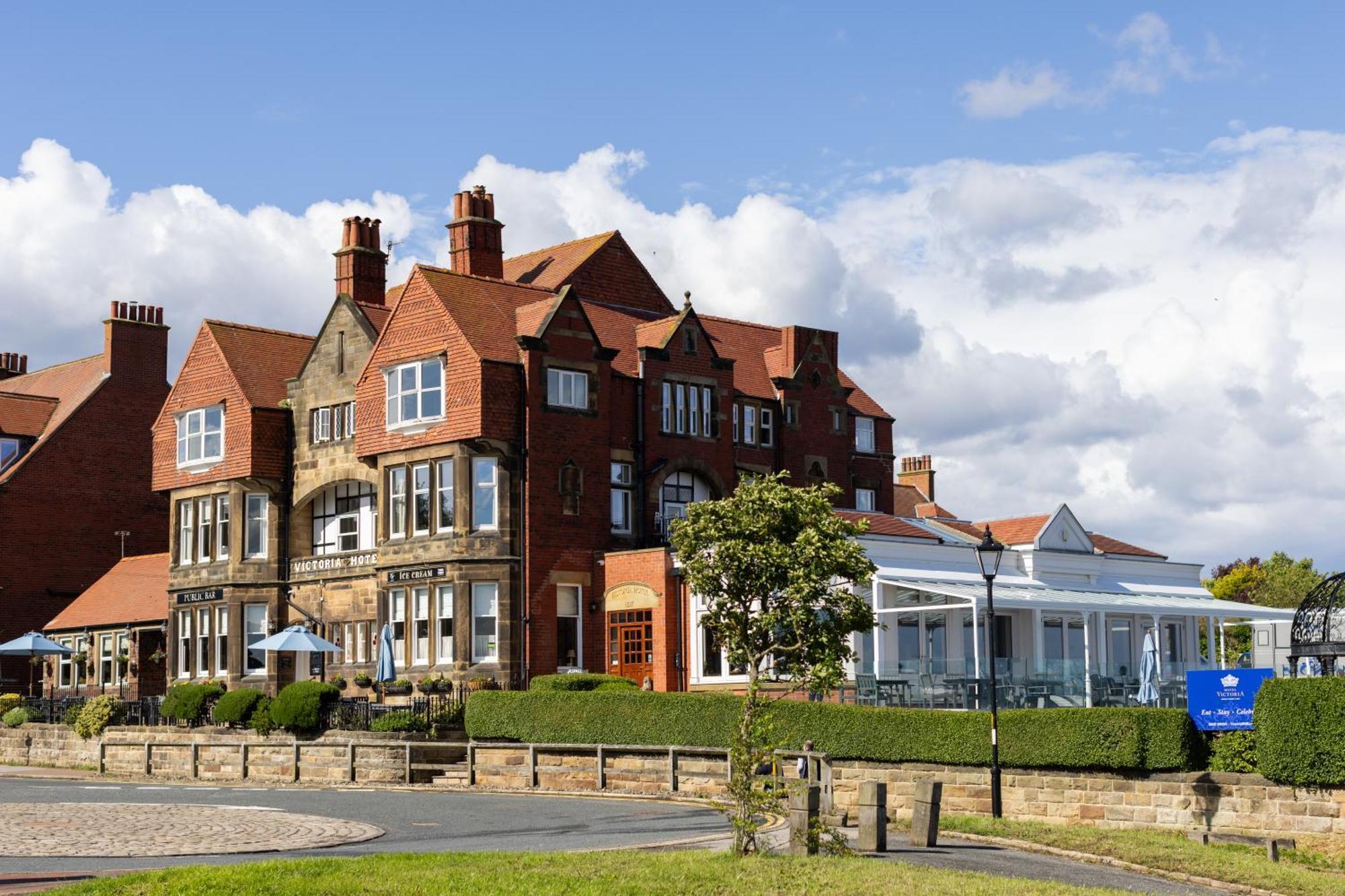 Hotel Victoria Robin Hood's Bay Exteriör bild
