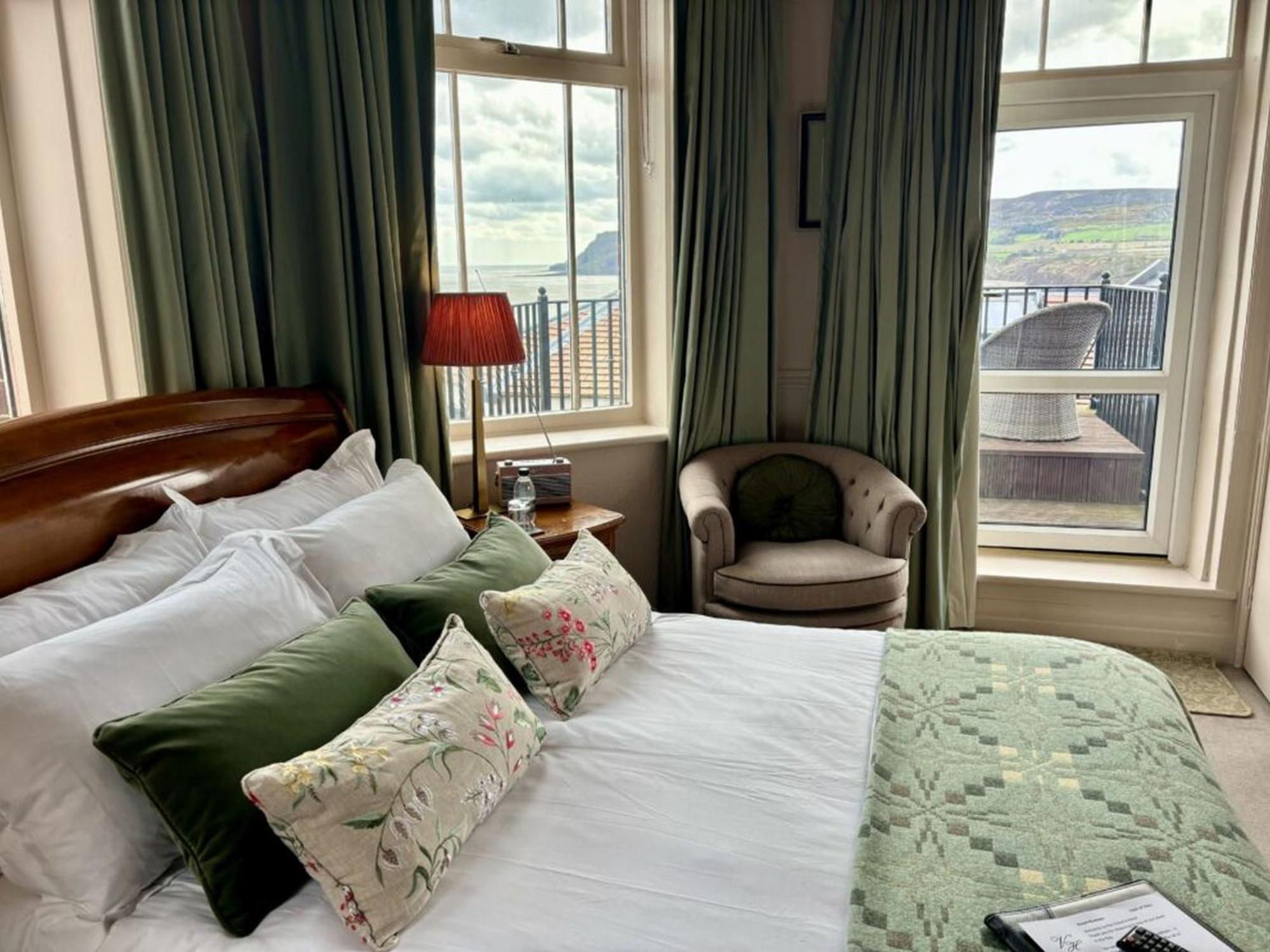 Hotel Victoria Robin Hood's Bay Exteriör bild